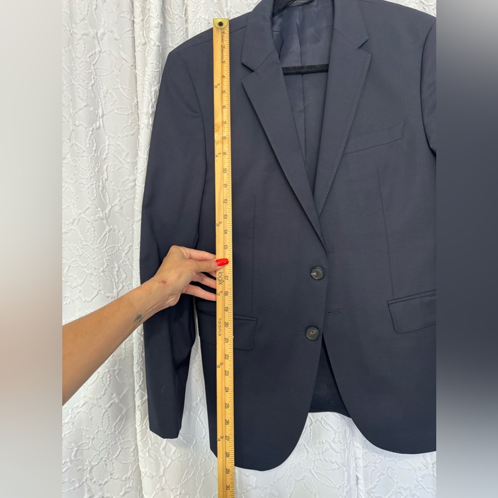 Boss 2 piece suit men’s size: 38s